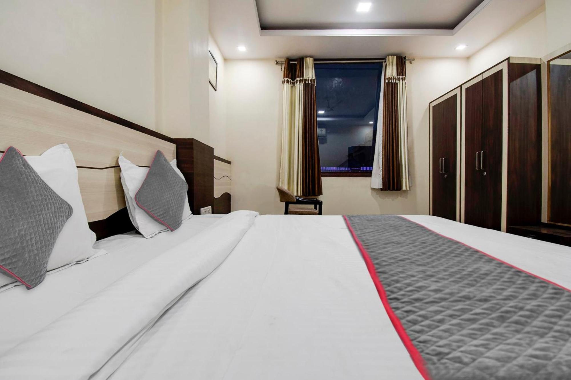Capital O Pink Peral Hotell Jaipur Exteriör bild