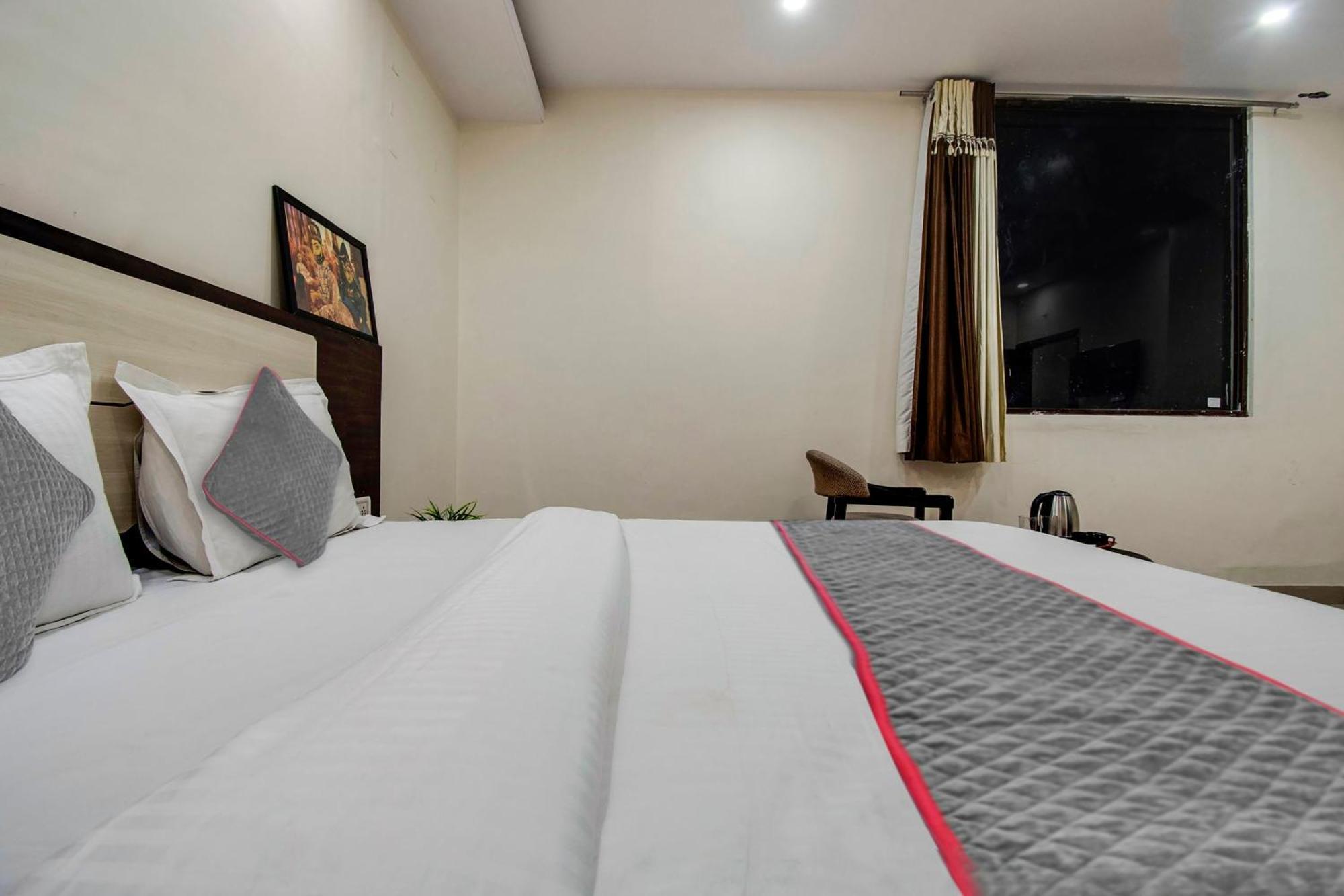 Capital O Pink Peral Hotell Jaipur Exteriör bild