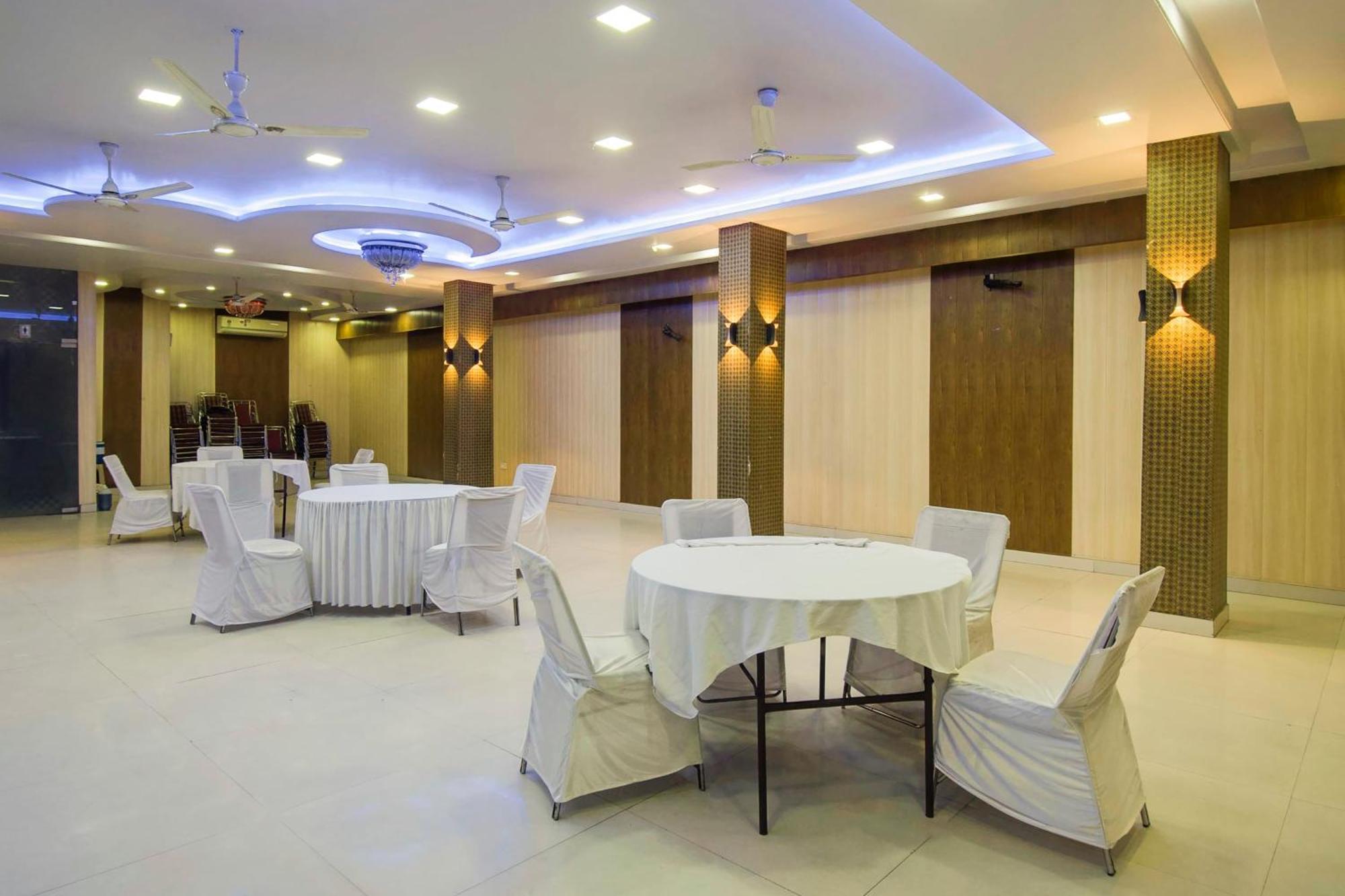 Capital O Pink Peral Hotell Jaipur Exteriör bild