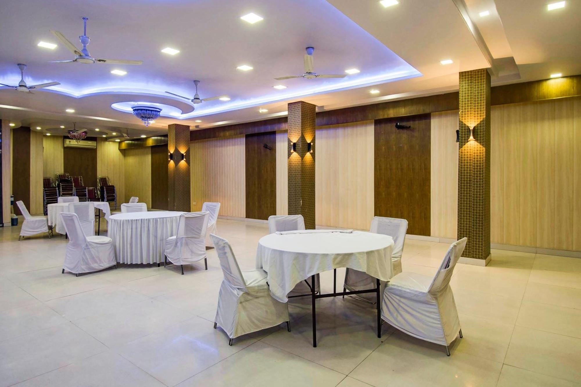 Capital O Pink Peral Hotell Jaipur Exteriör bild